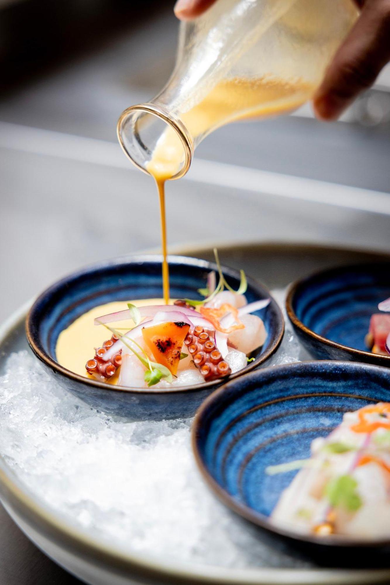 Sun Street Hotel Shoreditch Лондон Екстериор снимка Ceviche being prepared